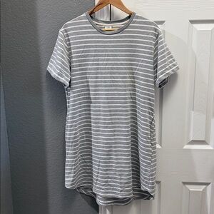 Little Bipsy gray white striped women’s tshirt dress size large with pockets